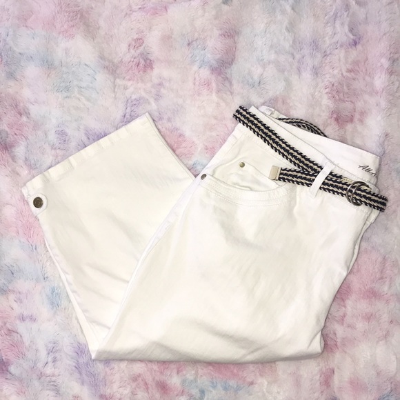 Gloria Vanderbilt Belted Skimmer White Capris/Bermuda shorts. Size 16. - Picture 4 of 11